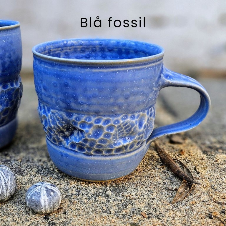 Blå fossilkop med hank